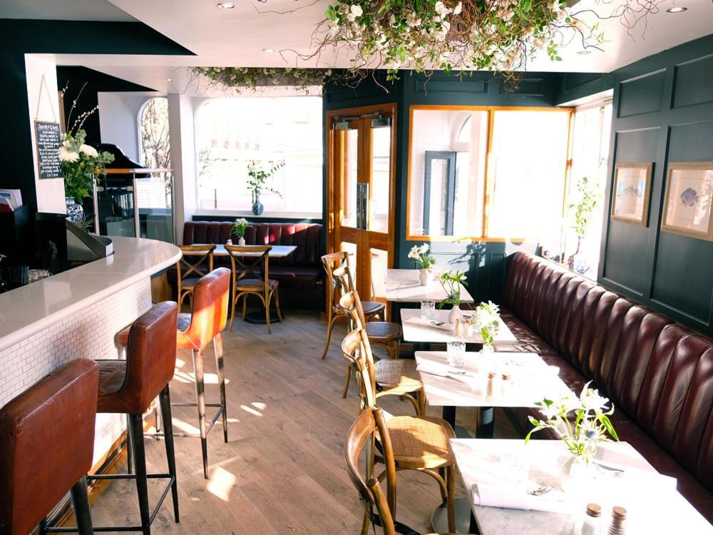 The Marine Hotel & Restaurant 휫비 외부 사진